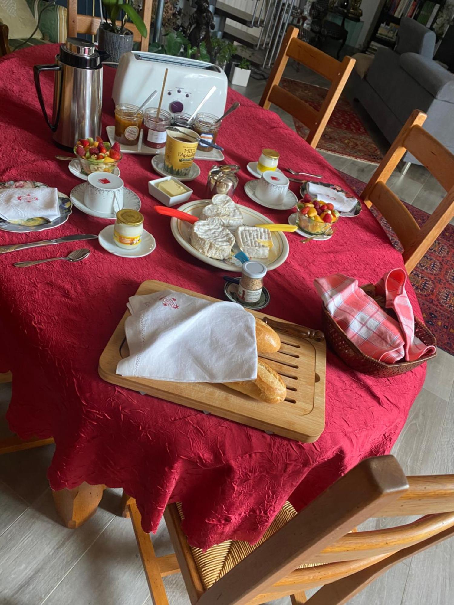 Une Parenthese Fleurie La Heuniere 外观 照片